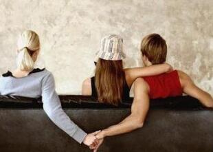 劈腿是什么意思,劈腿的意思